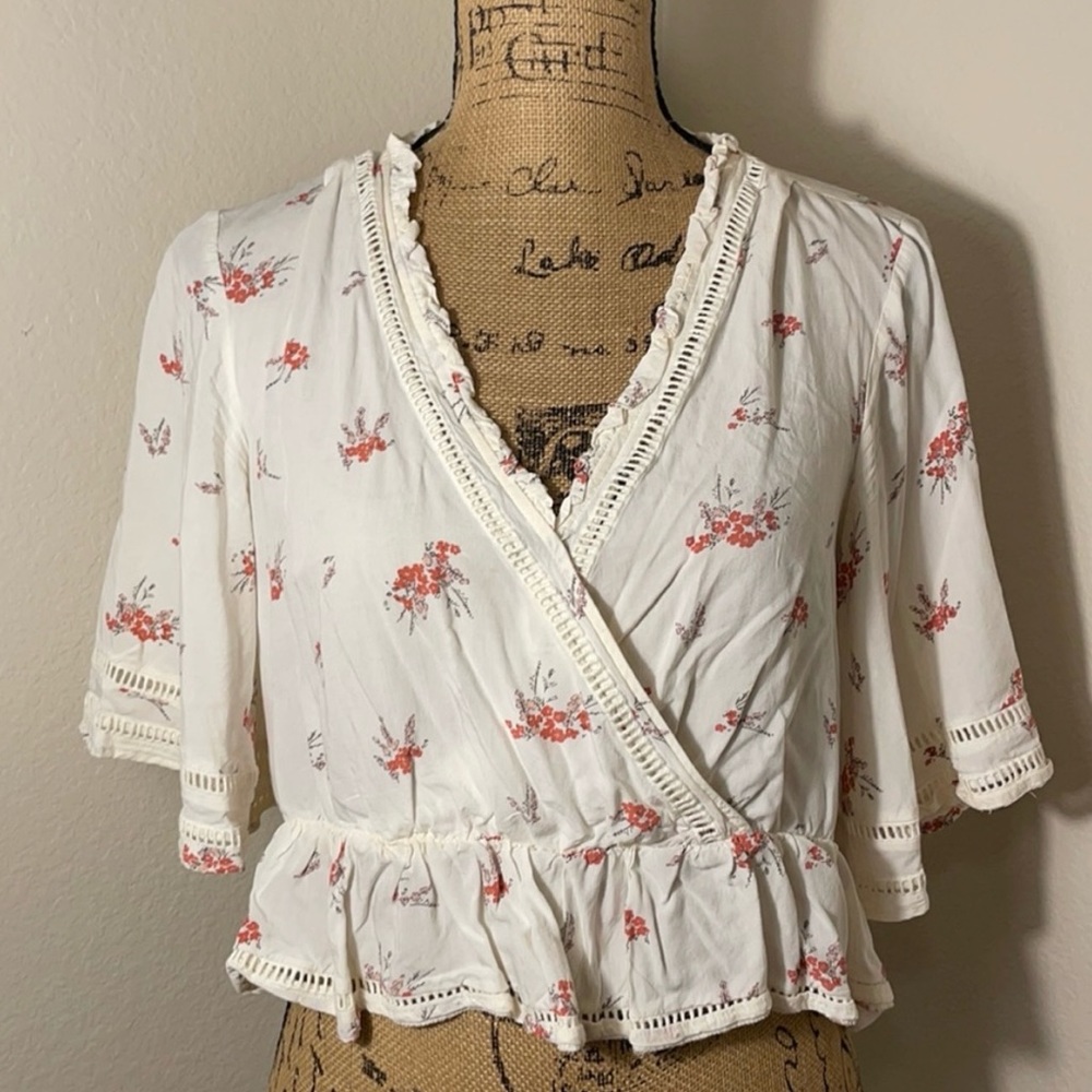 Melrose and Market blouse!! Size xxs, but runs large!! In excellent condition!